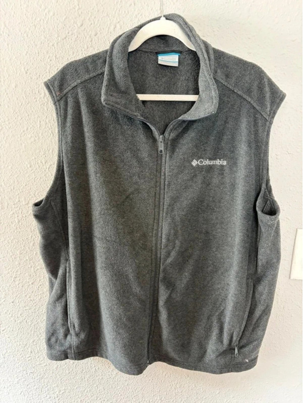 Men's Columbia grey fleece vest size XL. Very soft fleece